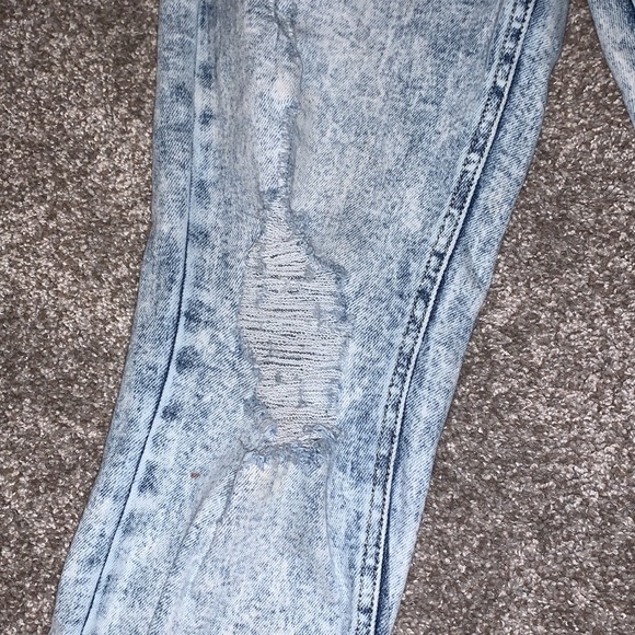 Forever 21 Straight Leg Acid Wash Jeans - Picture 3 of 4
